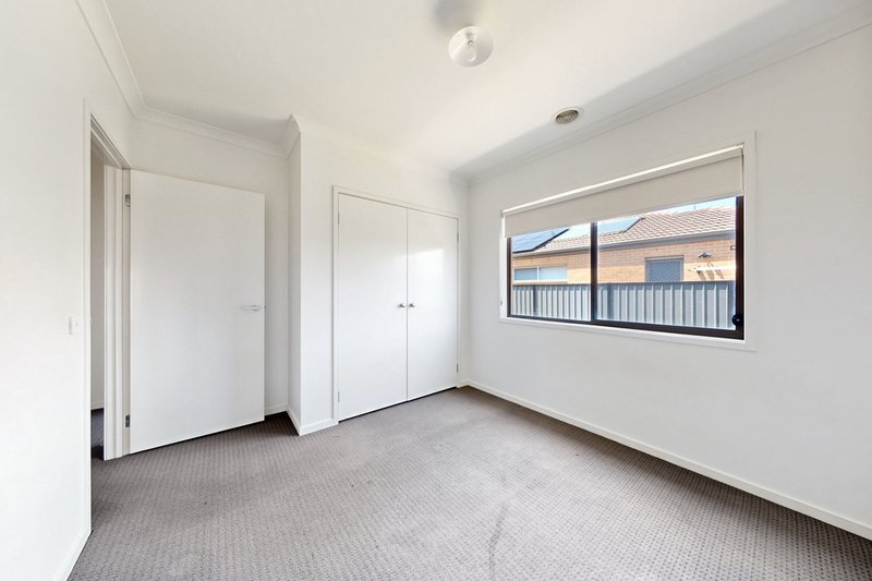 Photo - 82 Sustainable Drive, Craigieburn VIC 3064 - Image 6