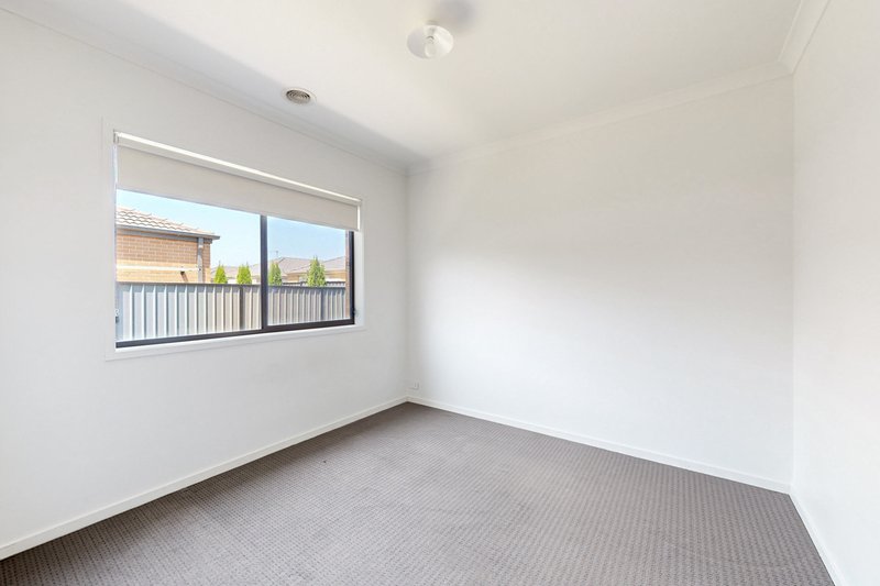 Photo - 82 Sustainable Drive, Craigieburn VIC 3064 - Image 7