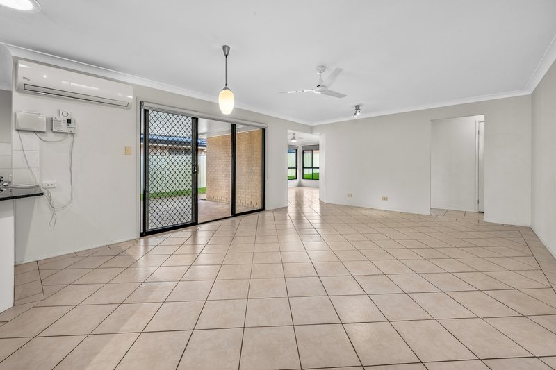 Photo - 82 Worcester Drive, East Maitland NSW 2323 - Image 7