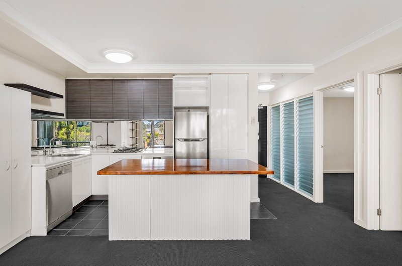 Photo - 8/2 Yarra Bing Crescent, Burwood VIC 3125 - Image 2