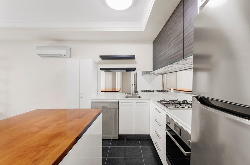 Photo - 8/2 Yarra Bing Crescent, Burwood VIC 3125 - Image 3