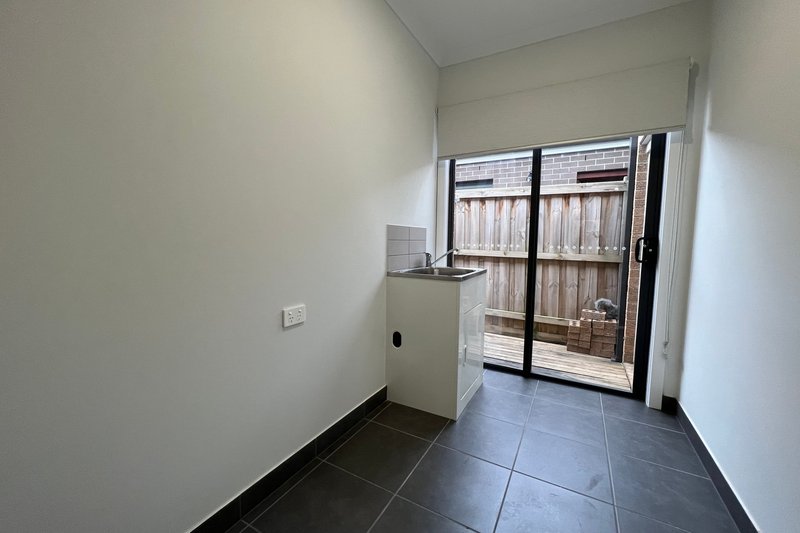 Photo - 82 Yeungroon Boulevard, Clyde North VIC 3978 - Image 10