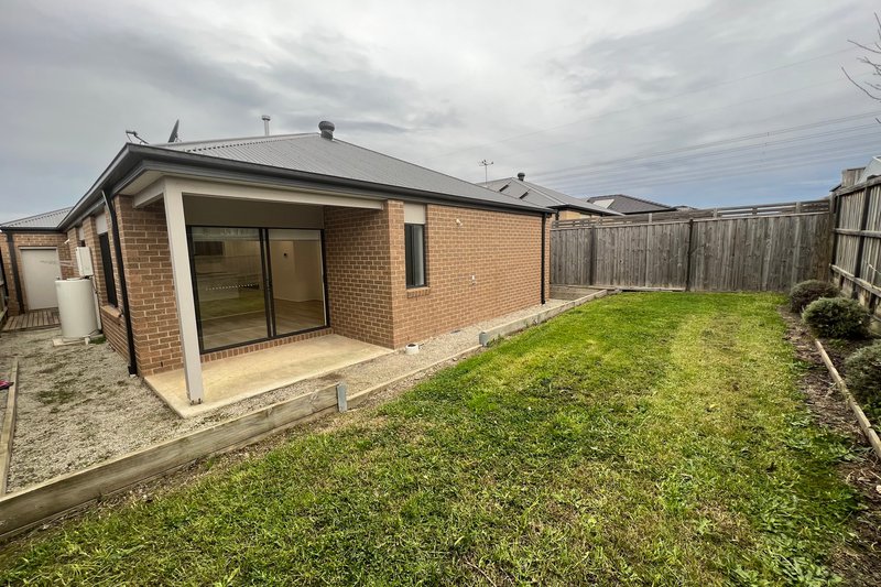 Photo - 82 Yeungroon Boulevard, Clyde North VIC 3978 - Image 11