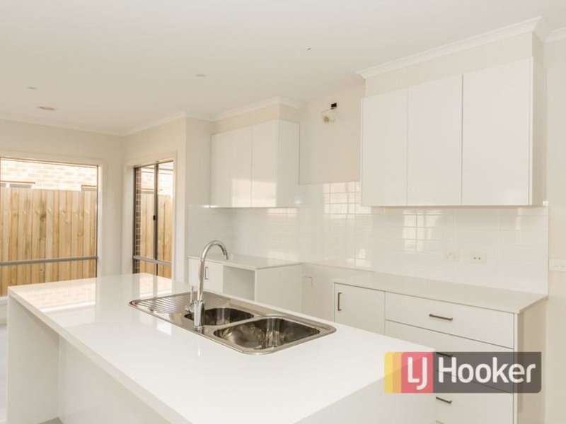 Photo - 8/20 - 30 Heather Grove, Cranbourne East VIC 3977 - Image 2