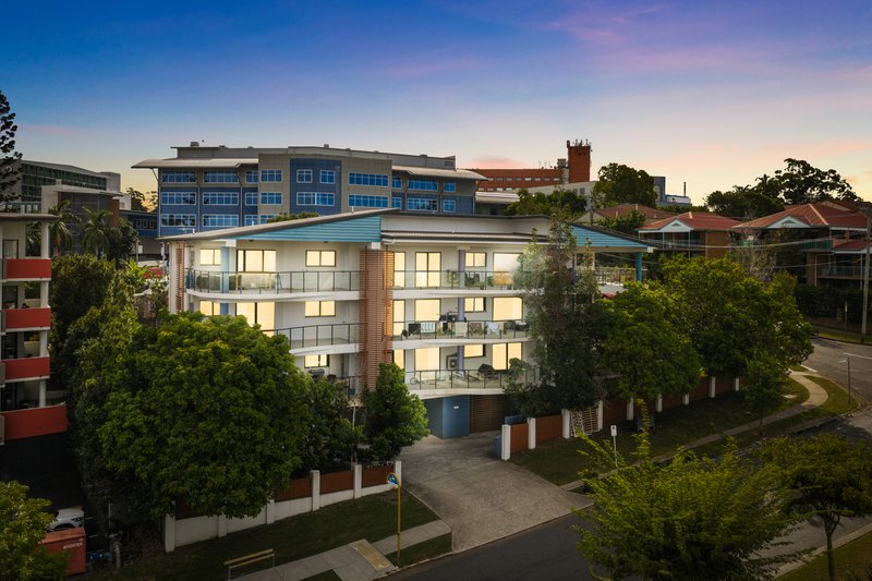 Photo - 8/20 Rainey Street, Chermside QLD 4032 - Image 1