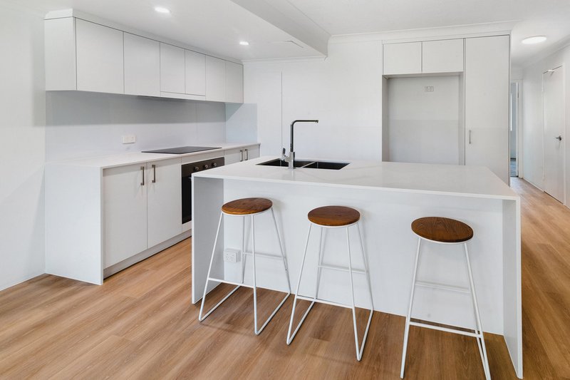 Photo - 8/21 Huth Street, Labrador QLD 4215 - Image 1