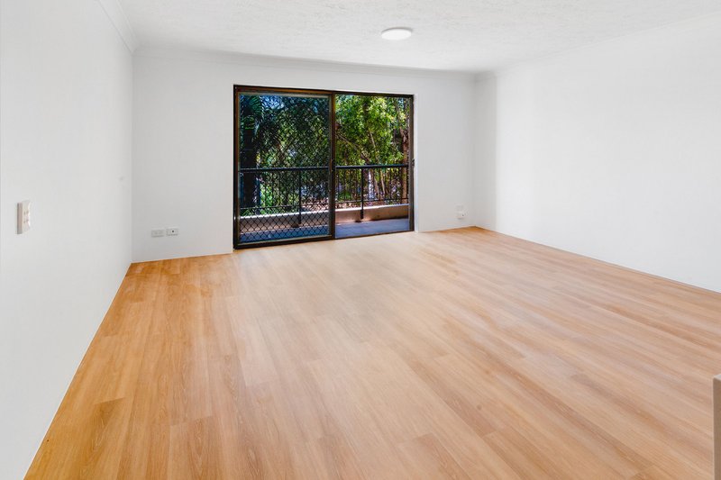 Photo - 8/21 Huth Street, Labrador QLD 4215 - Image 2