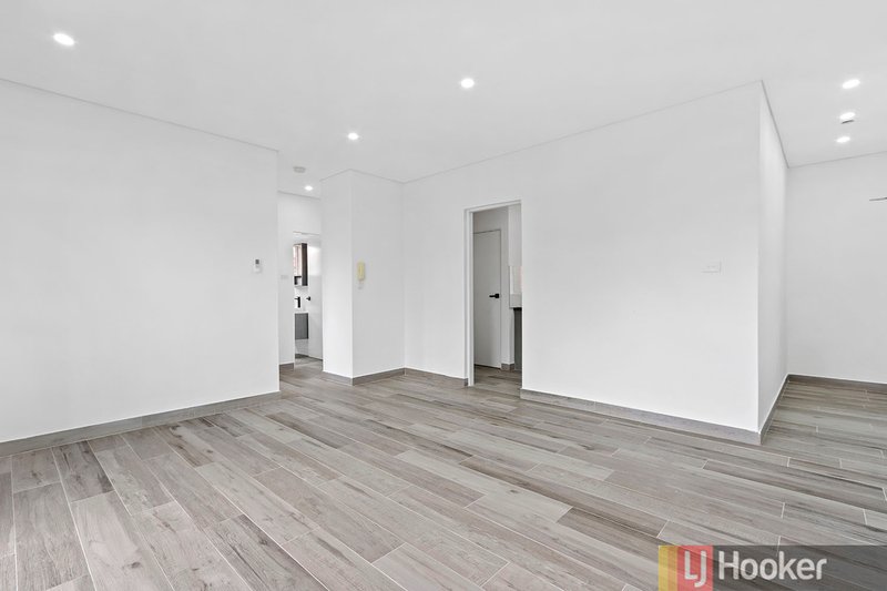 Photo - 8/22 High Street, Carlton NSW 2218 - Image 4