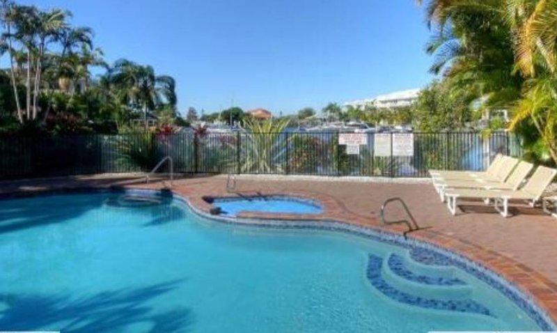 Photo - 8/22 Jennifer Avenue, Runaway Bay QLD 4216 - Image 11