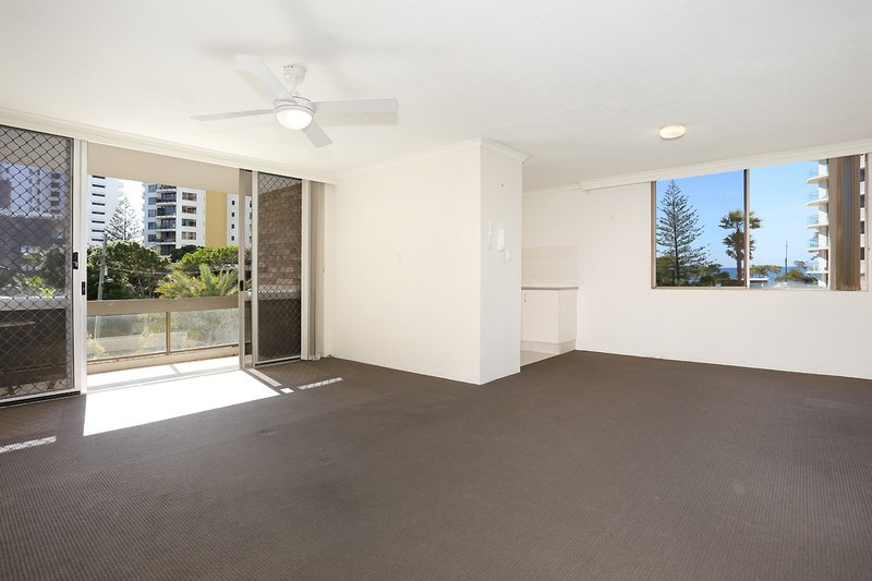 Photo - 8/24 Laycock Street, Surfers Paradise QLD 4217 - Image 5