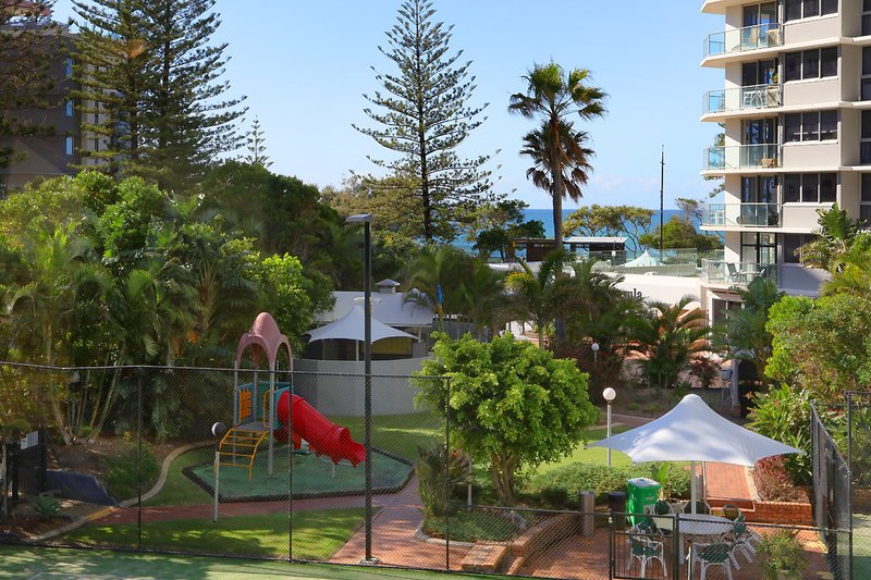 Photo - 8/24 Laycock Street, Surfers Paradise QLD 4217 - Image 6