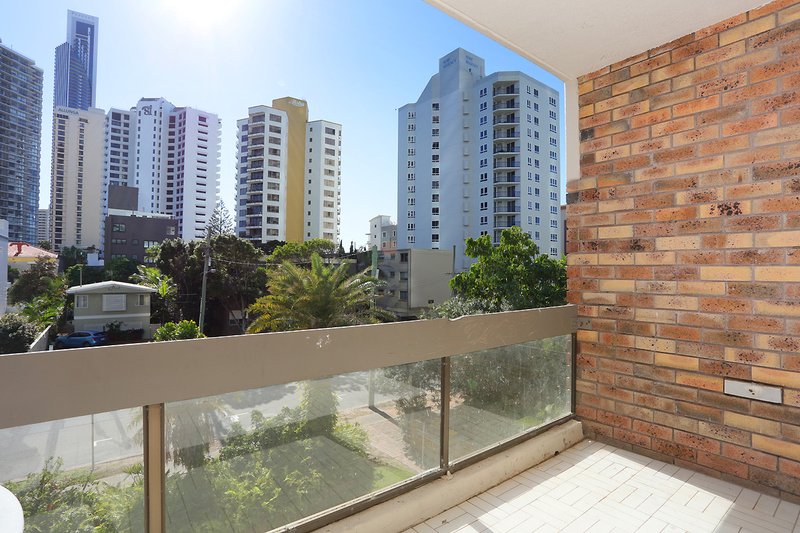 Photo - 8/24 Laycock Street, Surfers Paradise QLD 4217 - Image 7