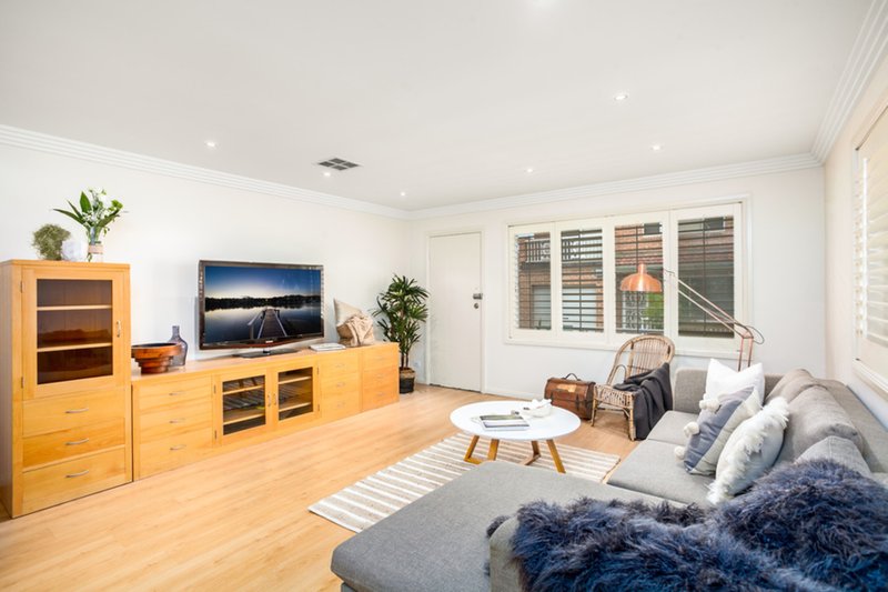 Photo - 8/25-27 Kembla Street, Wollongong NSW 2500 - Image 2