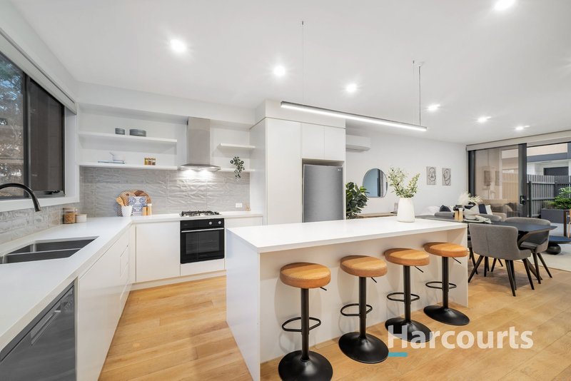 Photo - 8/27 Finch Street, Notting Hill VIC 3168 - Image 2