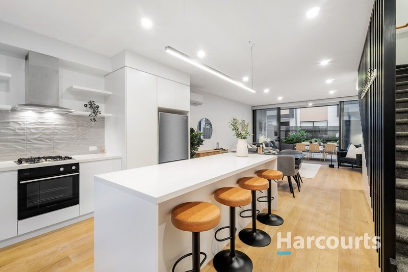 Photo - 8/27 Finch Street, Notting Hill VIC 3168 - Image 3