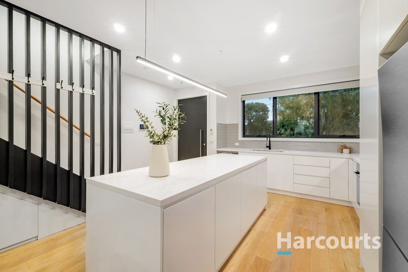 Photo - 8/27 Finch Street, Notting Hill VIC 3168 - Image 4
