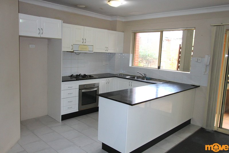 Photo - 8/27 Good Street, Westmead NSW 2145 - Image 5