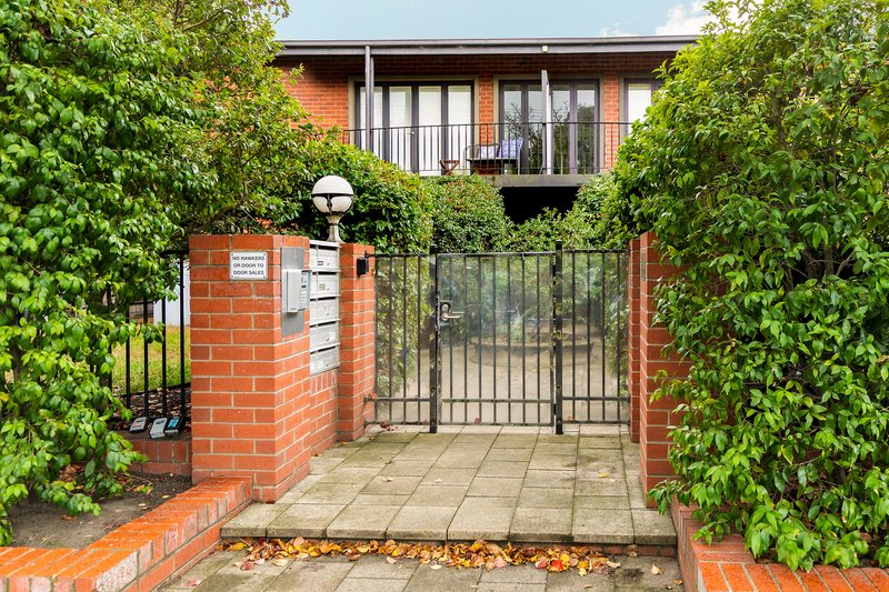 Photo - 8/27 The Grove, Coburg VIC 3058 - Image 2