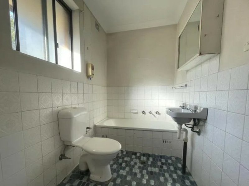 Photo - 8/28 Bringelly Road, Kingswood NSW 2747 - Image 3