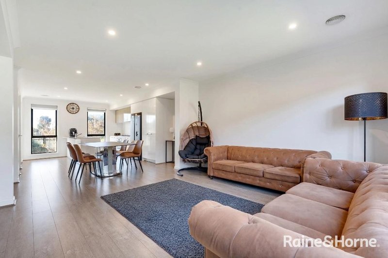 Photo - 829 Aitken Boulevard, Craigieburn VIC 3064 - Image 2