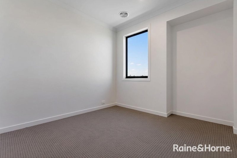 Photo - 829 Aitken Boulevard, Craigieburn VIC 3064 - Image 5