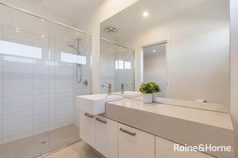 Photo - 829 Aitken Boulevard, Craigieburn VIC 3064 - Image 9