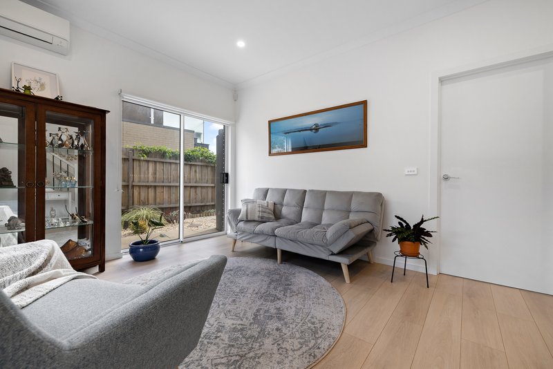 Photo - 8/29 Athol Court, Langwarrin VIC 3910 - Image 6