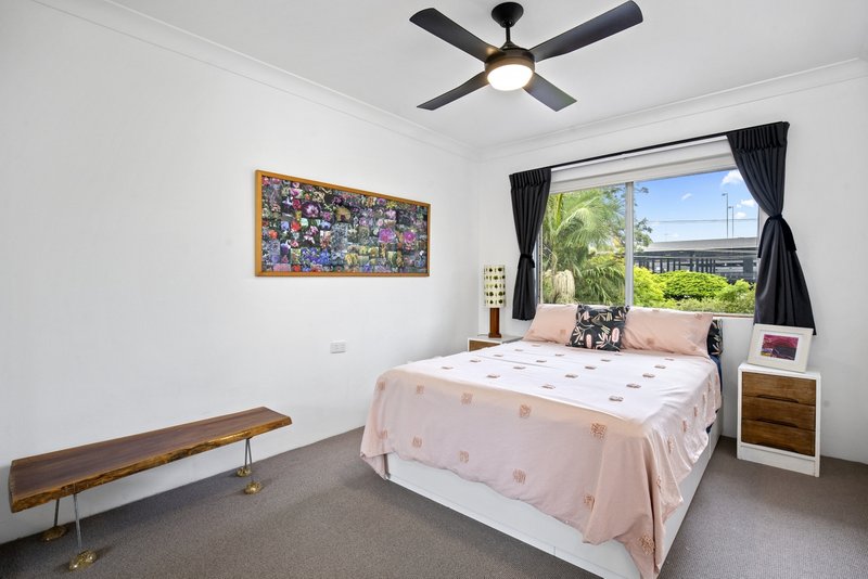 Photo - 8/29 Hooker Boulevard, Broadbeach Waters QLD 4218 - Image 5