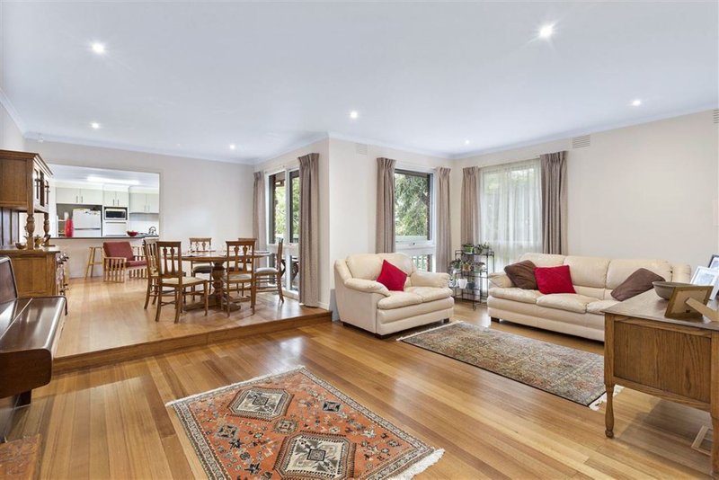 Photo - 829 Waverley Road, Glen Waverley VIC 3150 - Image 2