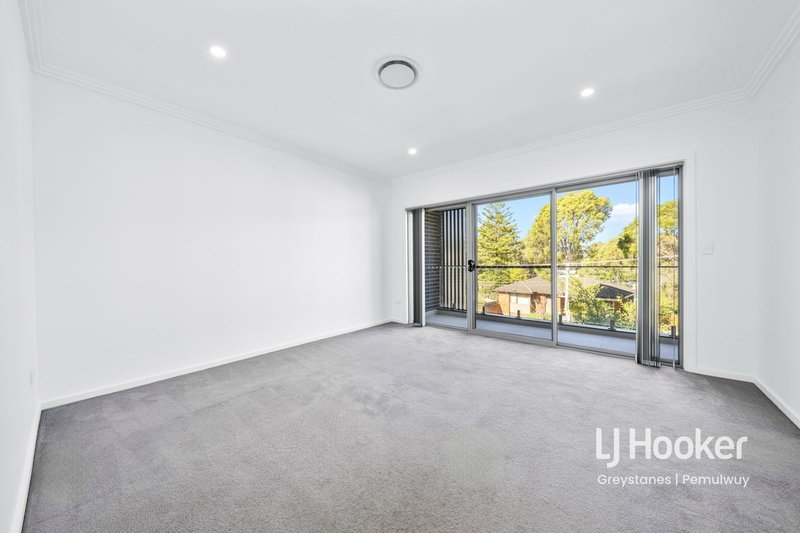 Photo - 82a Grevillea Crescent, Greystanes NSW 2145 - Image 5