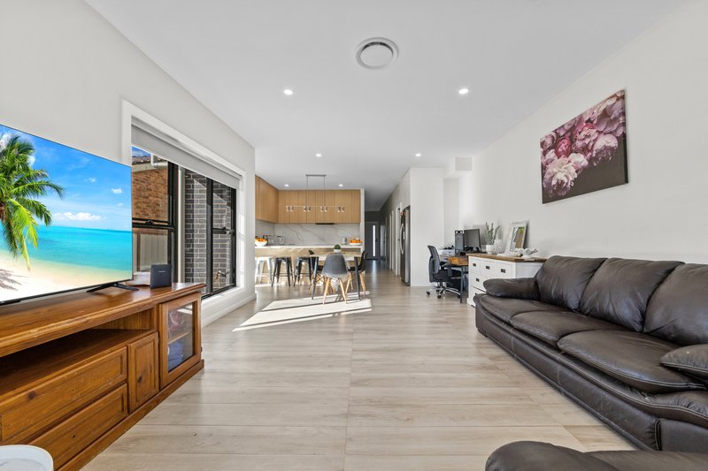 Photo - 82b Gymea Crescent, Mannering Park NSW 2259 - Image 4