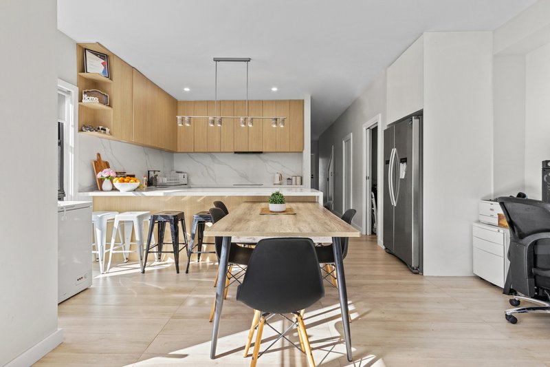 Photo - 82b Gymea Crescent, Mannering Park NSW 2259 - Image 6