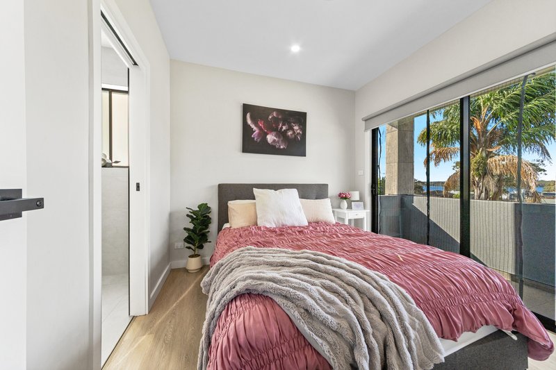 Photo - 82b Gymea Crescent, Mannering Park NSW 2259 - Image 7