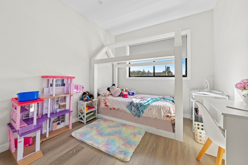 Photo - 82b Gymea Crescent, Mannering Park NSW 2259 - Image 8