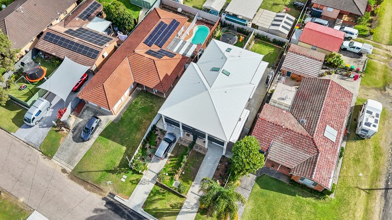 Photo - 82b Gymea Crescent, Mannering Park NSW 2259 - Image 13