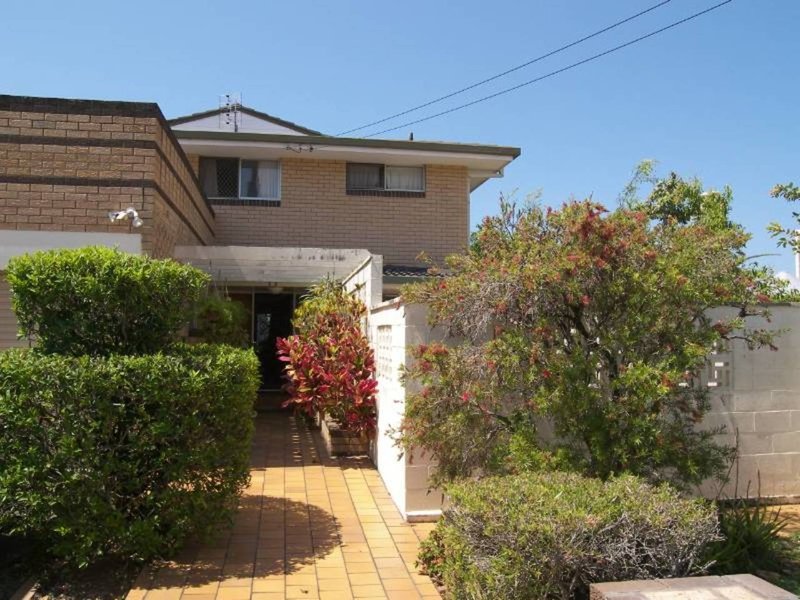 Photo - 83-85 Stanhill Drive, Chevron Island QLD 4217 - Image 3