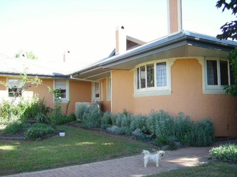 83-87 Capper Street, Tumut NSW 2720