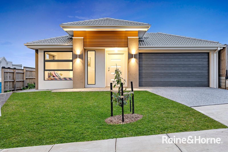 83 Apsley Parkway, Nar Nar Goon North VIC 3812