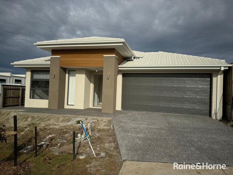 83 Apsley Parkway, Nar Nar Goon North VIC 3812