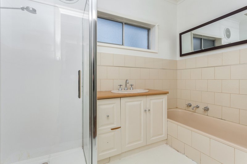 Photo - 83 Bayne Street, North Bendigo VIC 3550 - Image 7