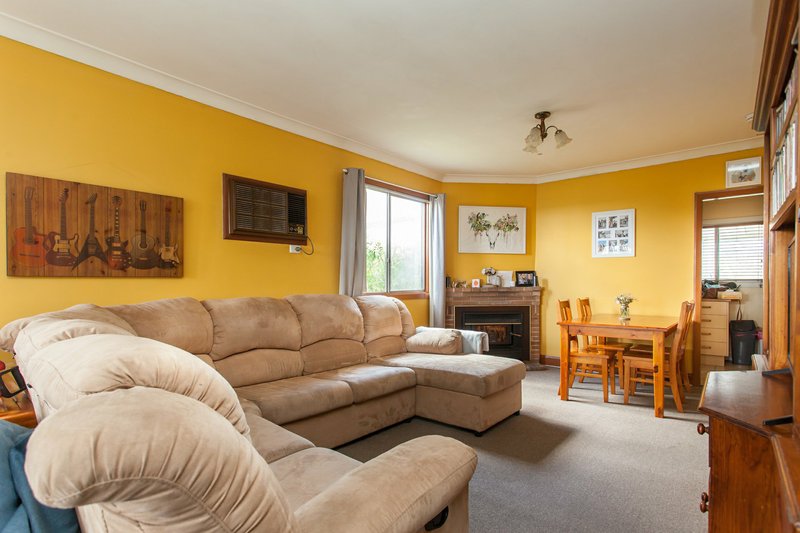 Photo - 83 Catherine Street, Cessnock NSW 2325 - Image 2