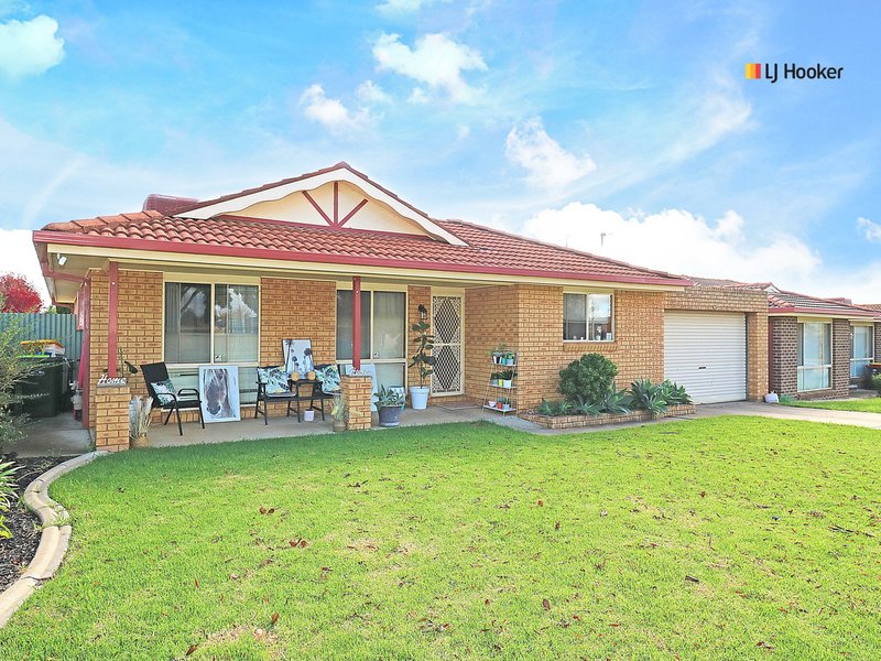 Photo - 83 Dalman Parkway, Glenfield Park NSW 2650 - Image 1