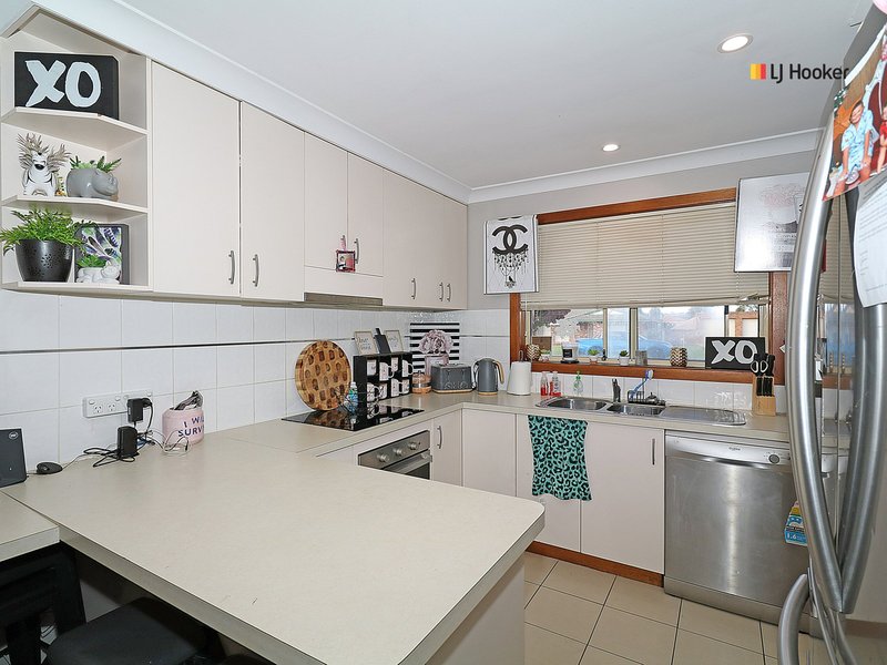 Photo - 83 Dalman Parkway, Glenfield Park NSW 2650 - Image 2