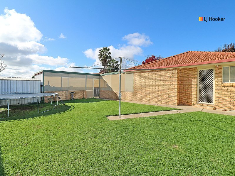 Photo - 83 Dalman Parkway, Glenfield Park NSW 2650 - Image 9