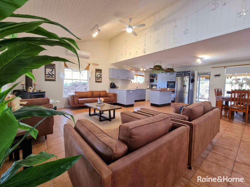 Photo - 83 Donges Road, Young NSW 2594 - Image 8