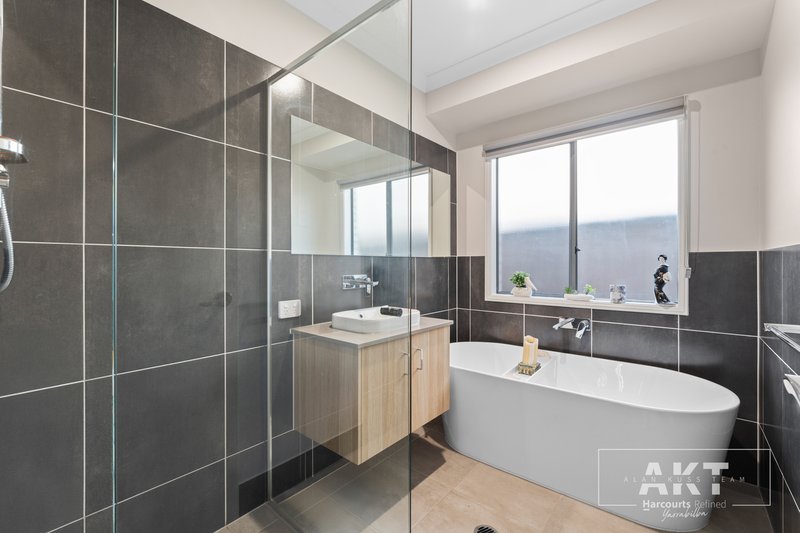 Photo - 83 Girramay Street, Yarrabilba QLD 4207 - Image 10