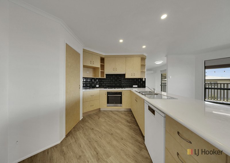 Photo - 83 Hampton Drive, Tannum Sands QLD 4680 - Image 3