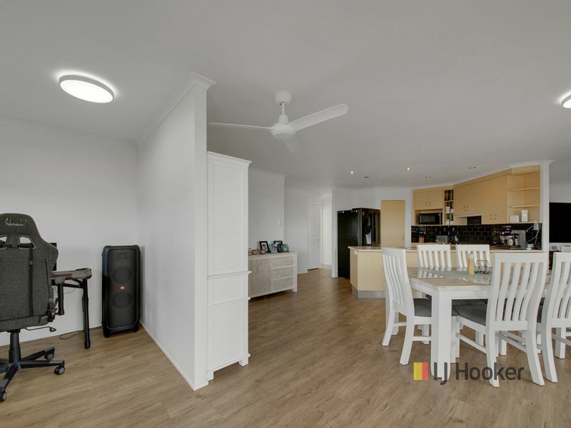 Photo - 83 Hampton Drive, Tannum Sands QLD 4680 - Image 6