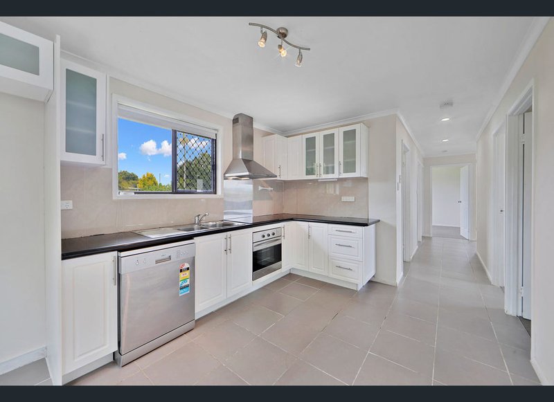 Photo - 83 Kinch Street, Burnett Heads QLD 4670 - Image 3