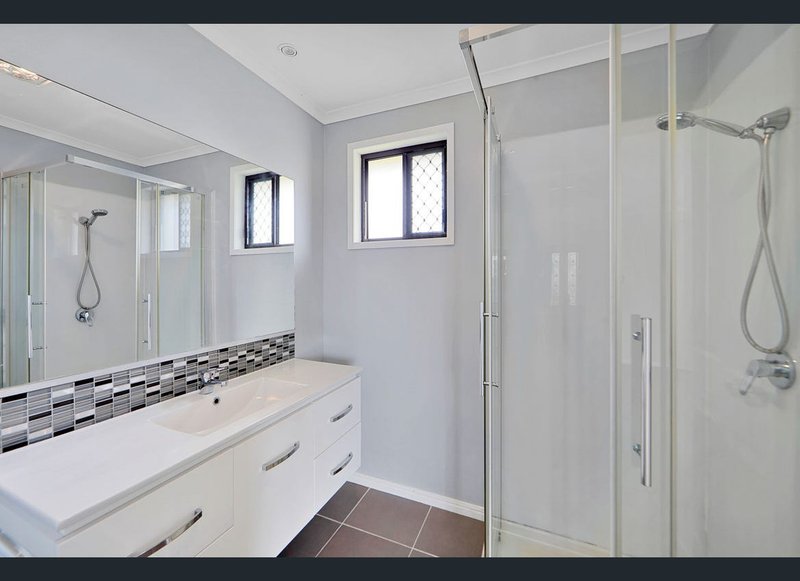 Photo - 83 Kinch Street, Burnett Heads QLD 4670 - Image 11